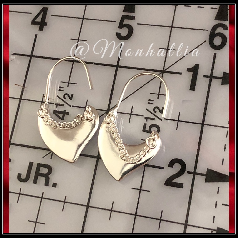 925 SILVER STERLING MINIMALIST CHAIN MOD SHARK HEART HOOK EARRINGS - Picture 4 of 6